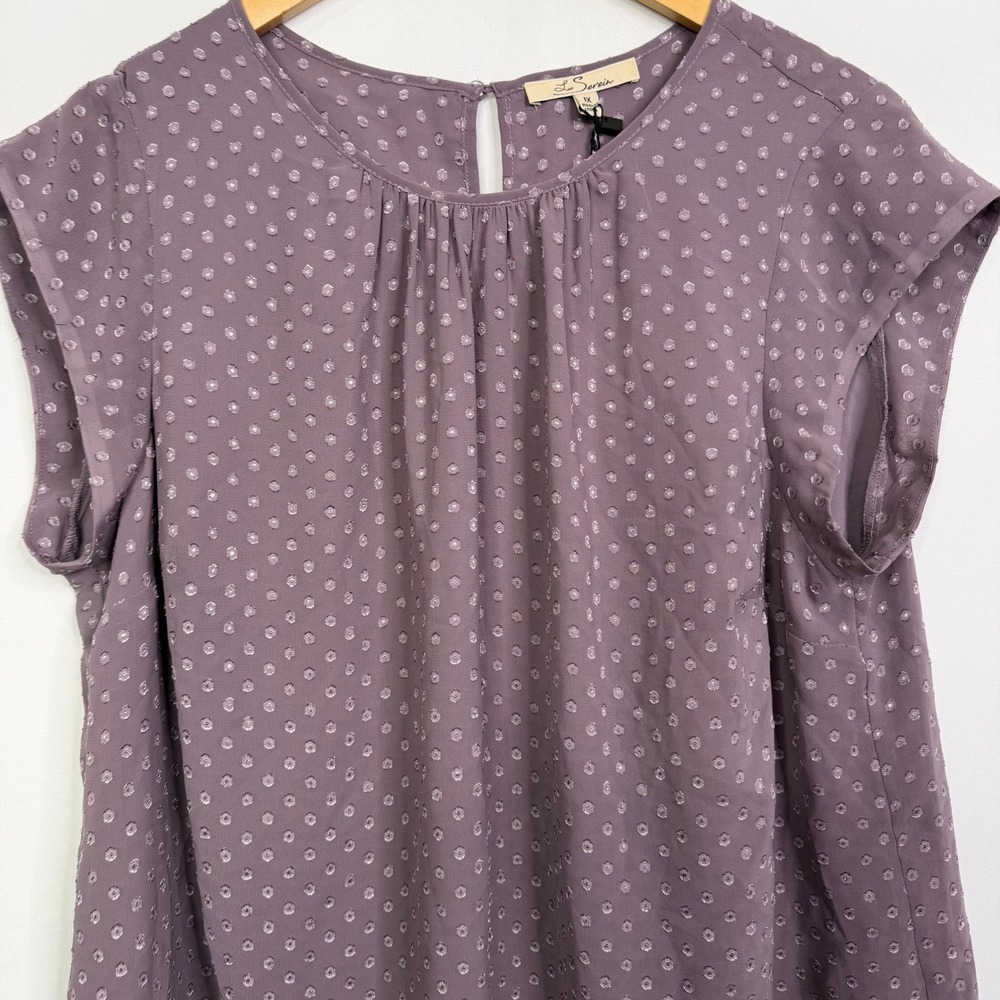 Les Serein Landon Short Sleeve Crew Neck Blouse Light Purple Swiss Dot 1X NEW - Picture 7 of 9